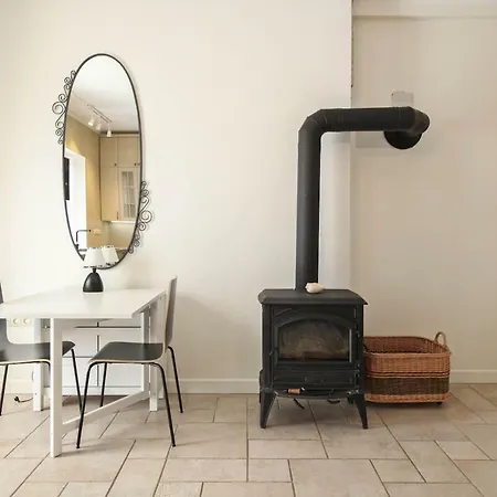 Апартаменти Near Old Town With Private Garden Вільнюс
