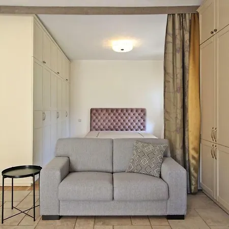 Апартаменти Near Old Town With Private Garden *