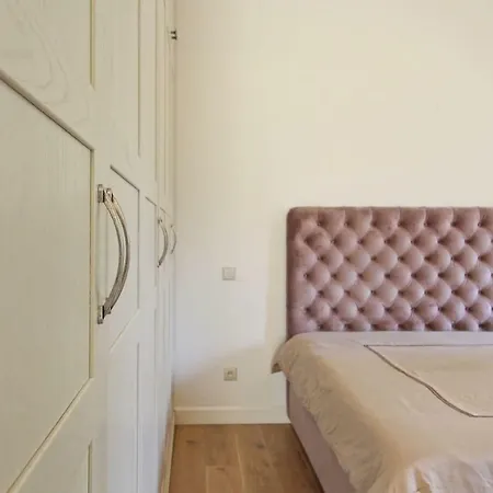 Апартаменти Near Old Town With Private Garden