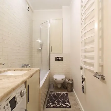 Near Old Town With Private Garden Apartment *
